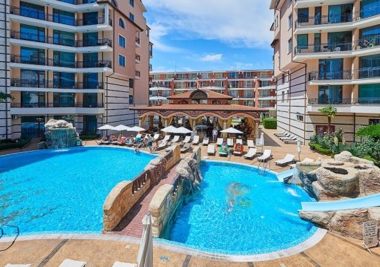 Hotel Karolina 4* Sunčev Breg – all-inclusive hotel 200m od plaže! Bazen, spa, fitnes, vodeni tobogani i moderne sobe sa WiFi-em. Idealno za porodice i parove!