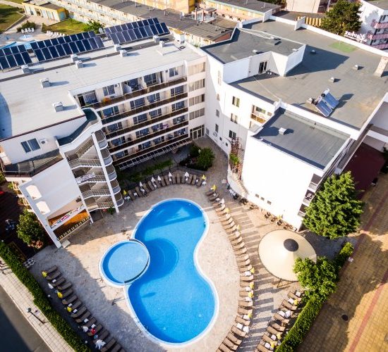 Kavkaz Golden Dune 4* u Sunčevom Bregu – hotel na 200m od plaže! All-inclusive, bazen, bar, restoran i udobne sobe. Idealno za porodični odmor!