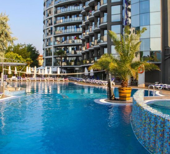 Hotel Meridian 4* Sunčev Breg – 300m od plaže! Bazen, wellness centar, sky bar, restorani, animacija i vrhunska usluga. Rezervišite svoj savršen odmor!