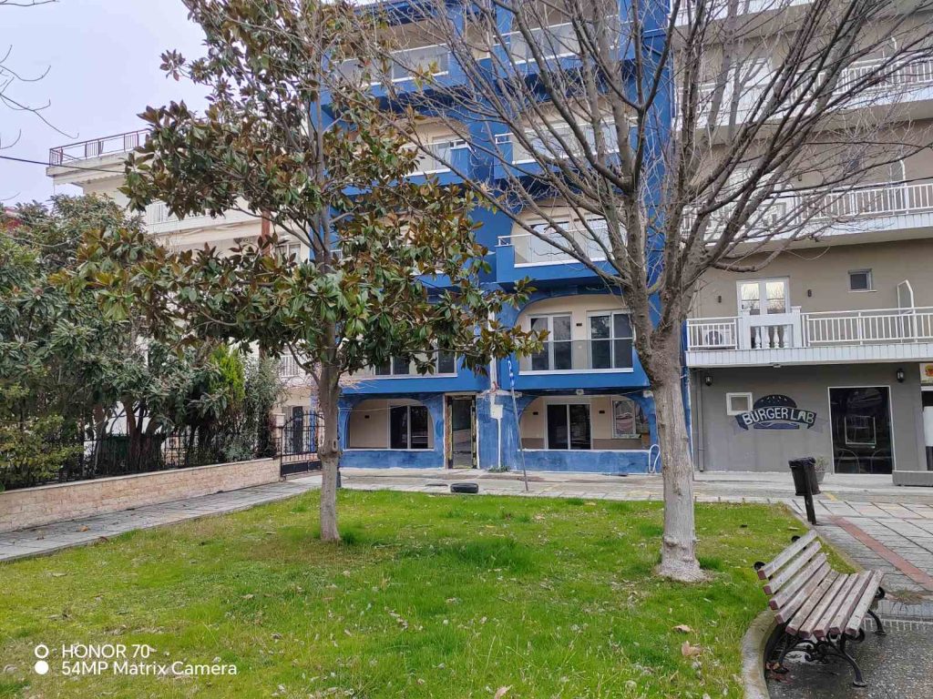 Vila Kaća u Paraliji – apartmani 50m od plaže, s kuhinjom, TV, Wi-Fi i terasom. Klima uz doplatu. Idealno za letovanje!